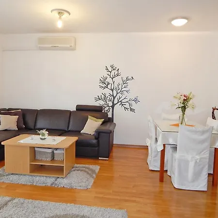 Sanella Apartment *
